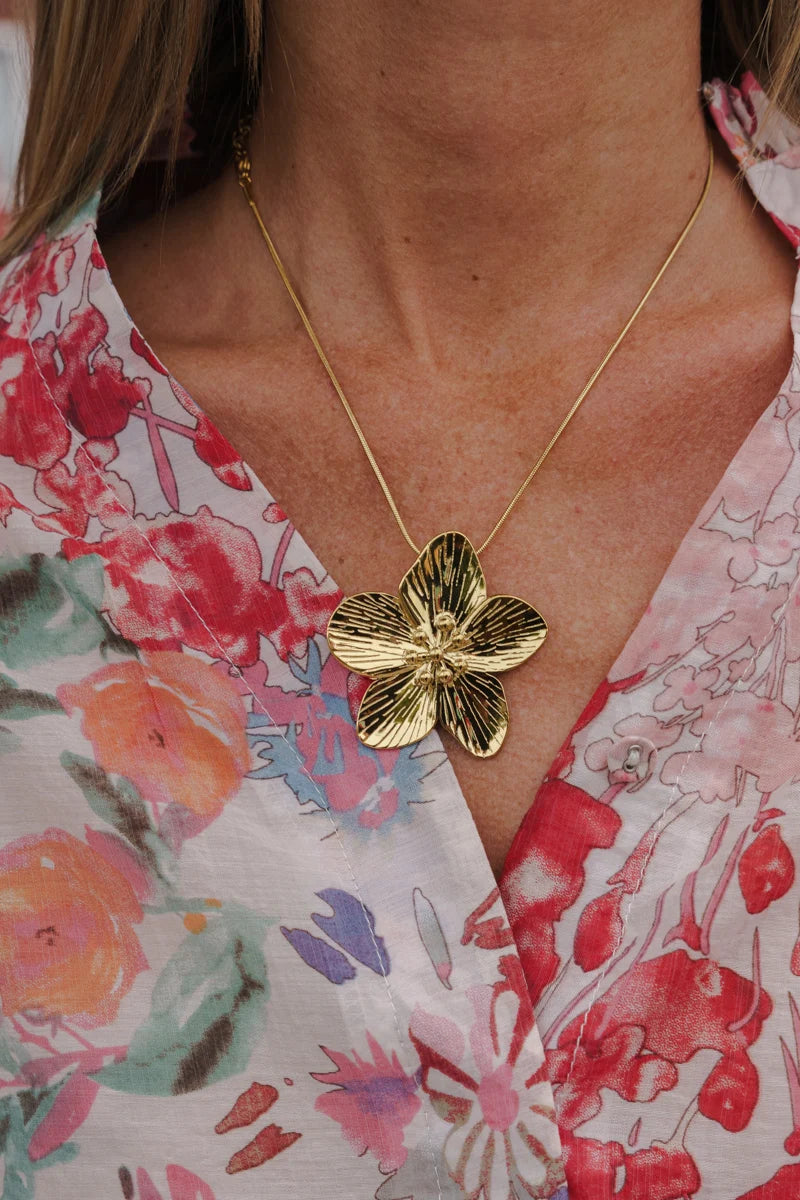 Maddie Delicate Snake Chain Flower Pendant Necklace Gold